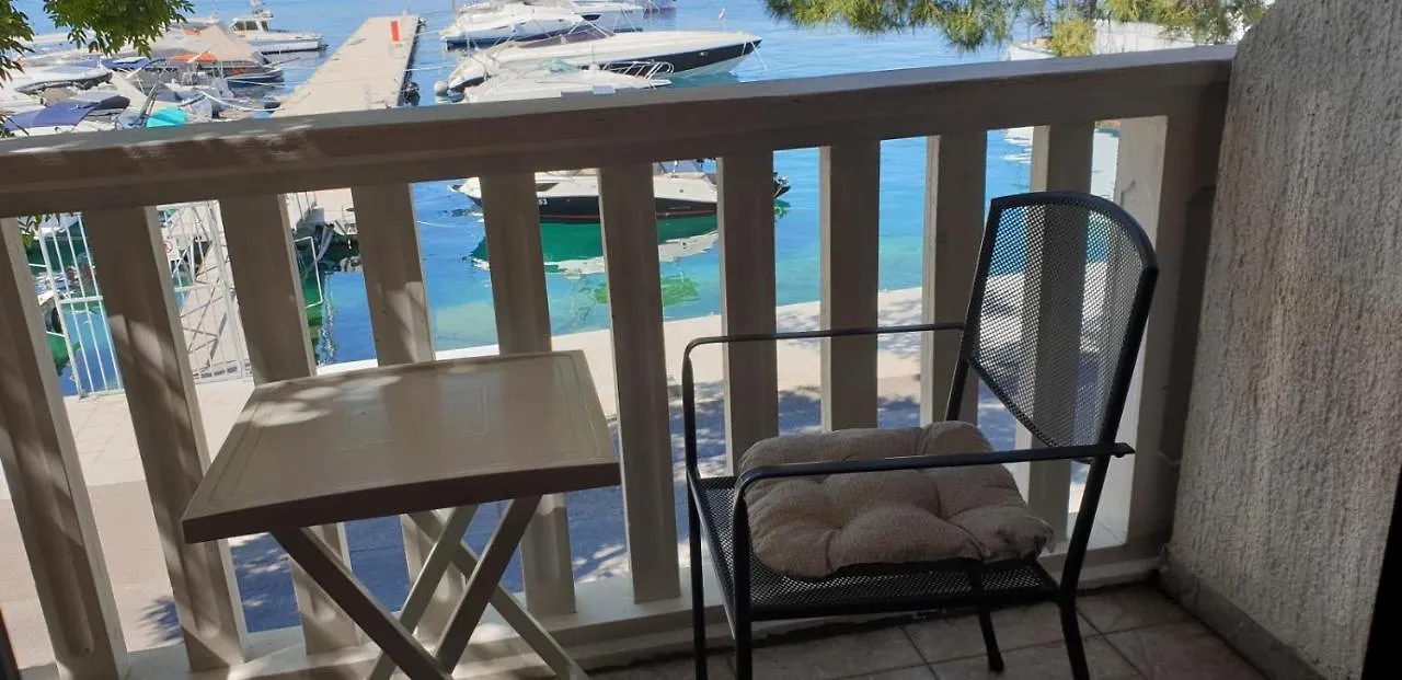 Apartment In Jadranovo With Sea View, Balcony, Air Conditioning, Wi-Fi