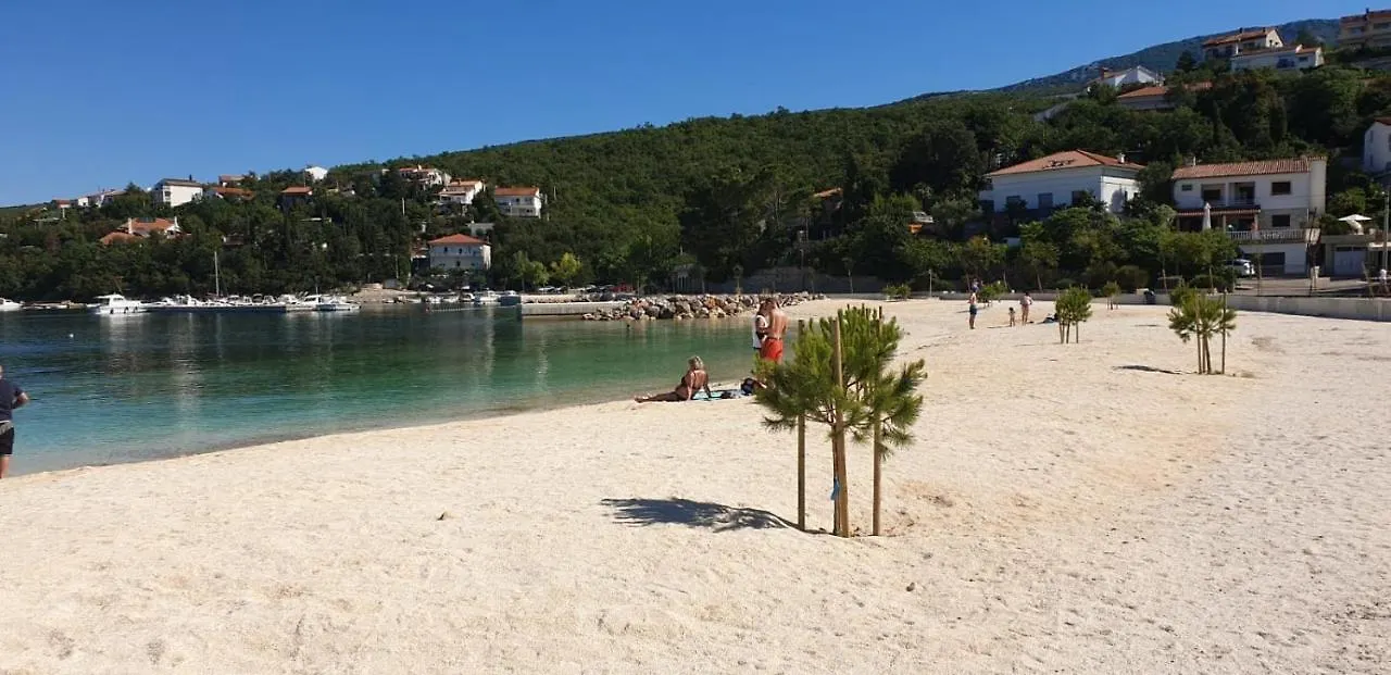 Apartment In Jadranovo With Sea View, Balcony, Air Conditioning, Wi-Fi